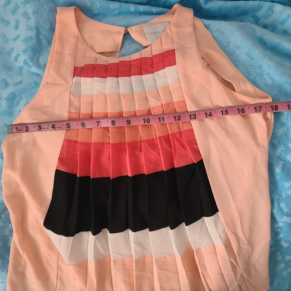 Keyhole Back Sleeveless Top - Picture 7 of 8